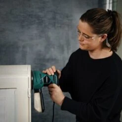 VONROC Levigatrice Orbitale 300W - Ø125mm. Include Scatola Di Raccolta Polvere E Set Carta Abrasiva Da 12 Pezzi -Makitae Outlet 26103982 5