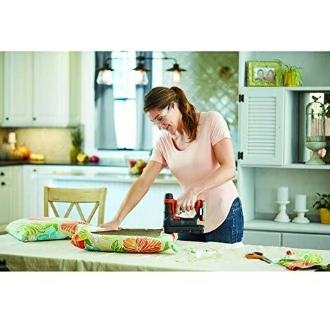 BLACK & DECKER BDCT12N-XJ Pistola Graffatrice/chiodatrice 12V (unità Senza Batteria E Senza Caricabatterie) 4 BLACK & DECKER BDCT12N-XJ Pistola Graffatrice/chiodatrice 12V (unità Senza Batteria E Senza Caricabatterie) - immagine 4