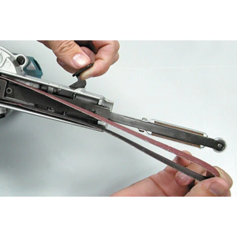Makita – Ponceuse à Bande 500W Bande : 533 X 9 Mm – 9032 4 Makita – Ponceuse à Bande 500W Bande : 533 X 9 Mm – 9032 - immagine 4
