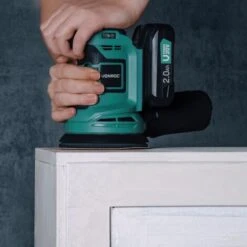 VONROC Levigatrice Orbitale VPOWER 20V - Ø125mm. Include 2 Batterie Da 2.0Ah, Caricabatterie, Sacchetto Raccolta Polvere E 12 Pezzi Di Carta Abrasiva -Makitae Outlet 47370748 3