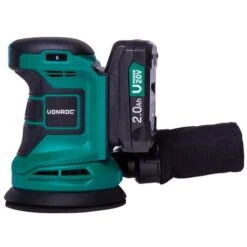 VONROC Levigatrice Orbitale VPOWER 20V - Ø125mm. Include 2 Batterie Da 2.0Ah, Caricabatterie, Sacchetto Raccolta Polvere E 12 Pezzi Di Carta Abrasiva -Makitae Outlet 47370748 4