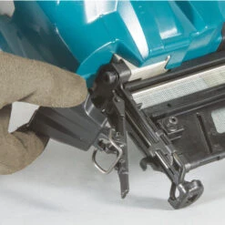 CHIODATRICE 64mm 16GA 18V MAKITA DBN600ZJ -Makitae Outlet 60580237 4