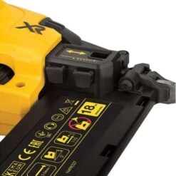 Chiodatrice Per Rifinitura 18V 2,0 Ah DEWALT - 2 Batterie + Caricabatterie + Valigetta - DCN680D2 -Makitae Outlet 67878156 3